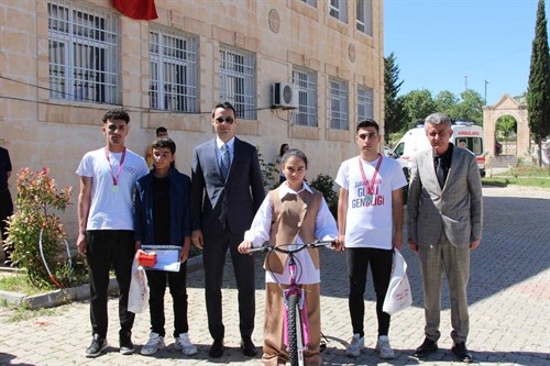 19 Mayıs Atatürk’ü Anma, Gençlik ve Spor Bayramı’nın 106. Yıl dönümü vesilesiyle İlçemizde kutlama programı düzenlenmiştir.